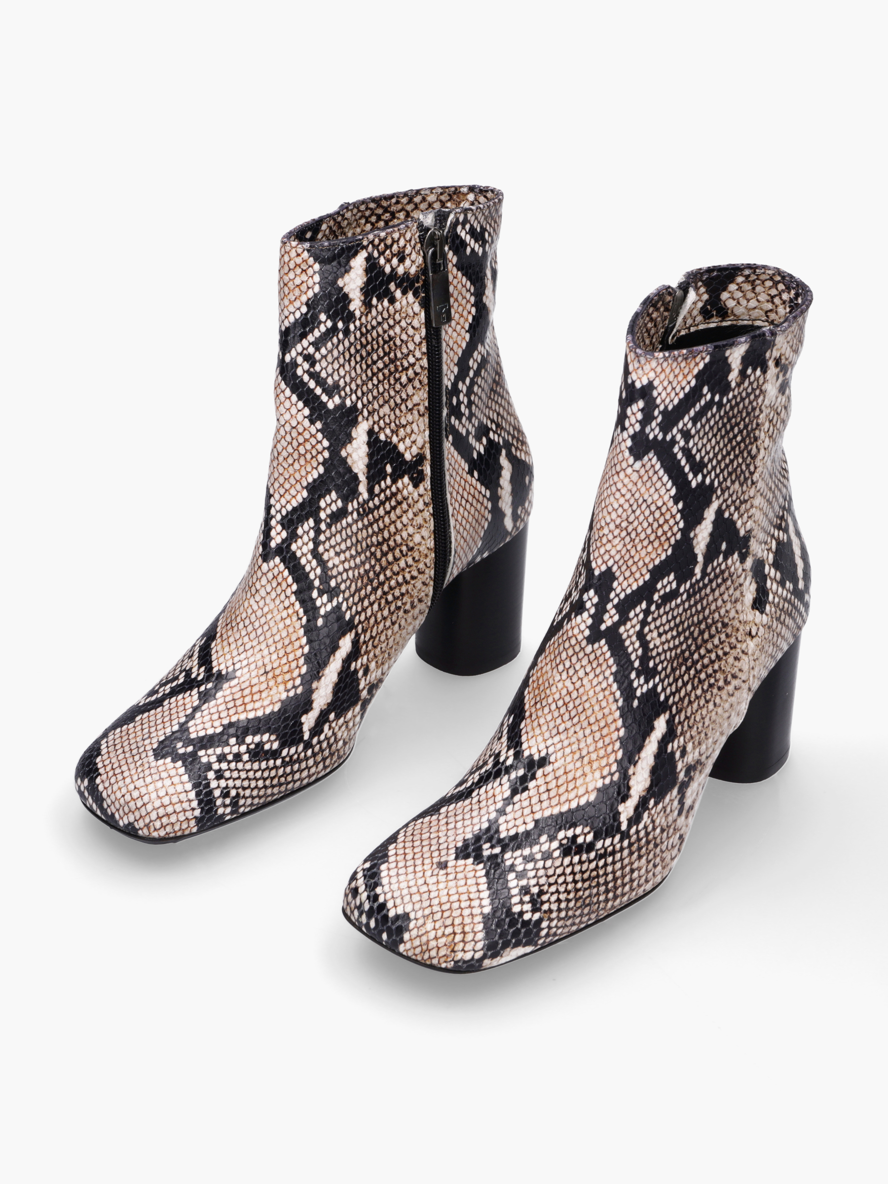Bekleidung, Schuhwerk, Schuh, Hoher Absatz